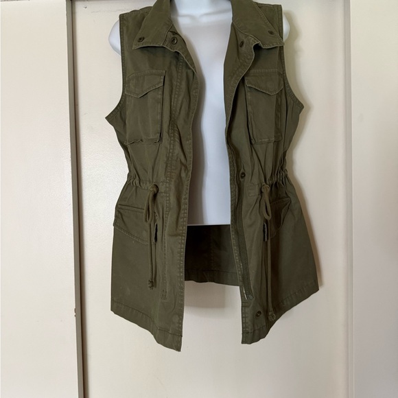 Khaki Green Sleeveless Cargo Vest - Picture 1 of 5